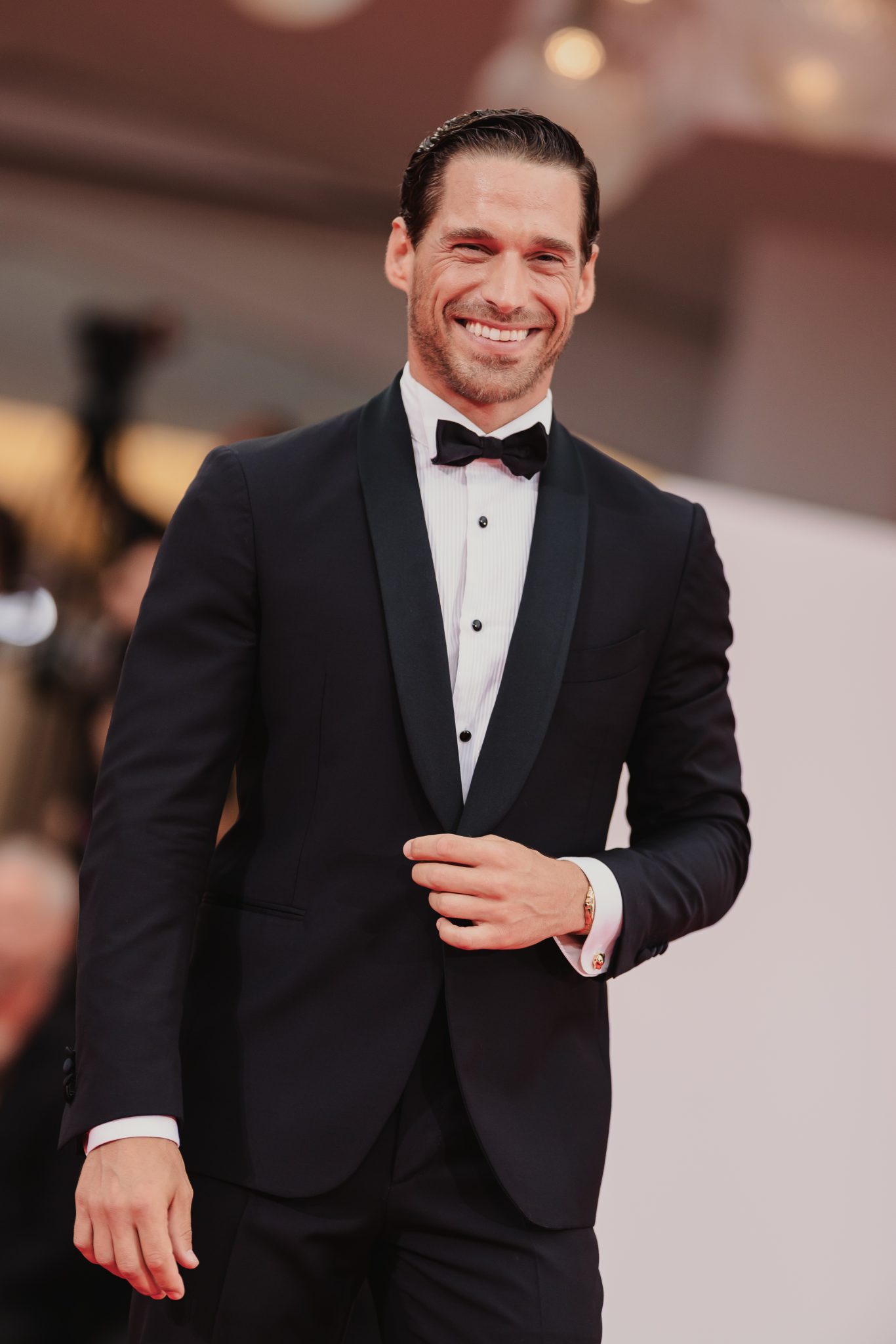  - Rain, Bees and Aliens: Yorgo Lanthimos Returns to Venice with “Bugonia”