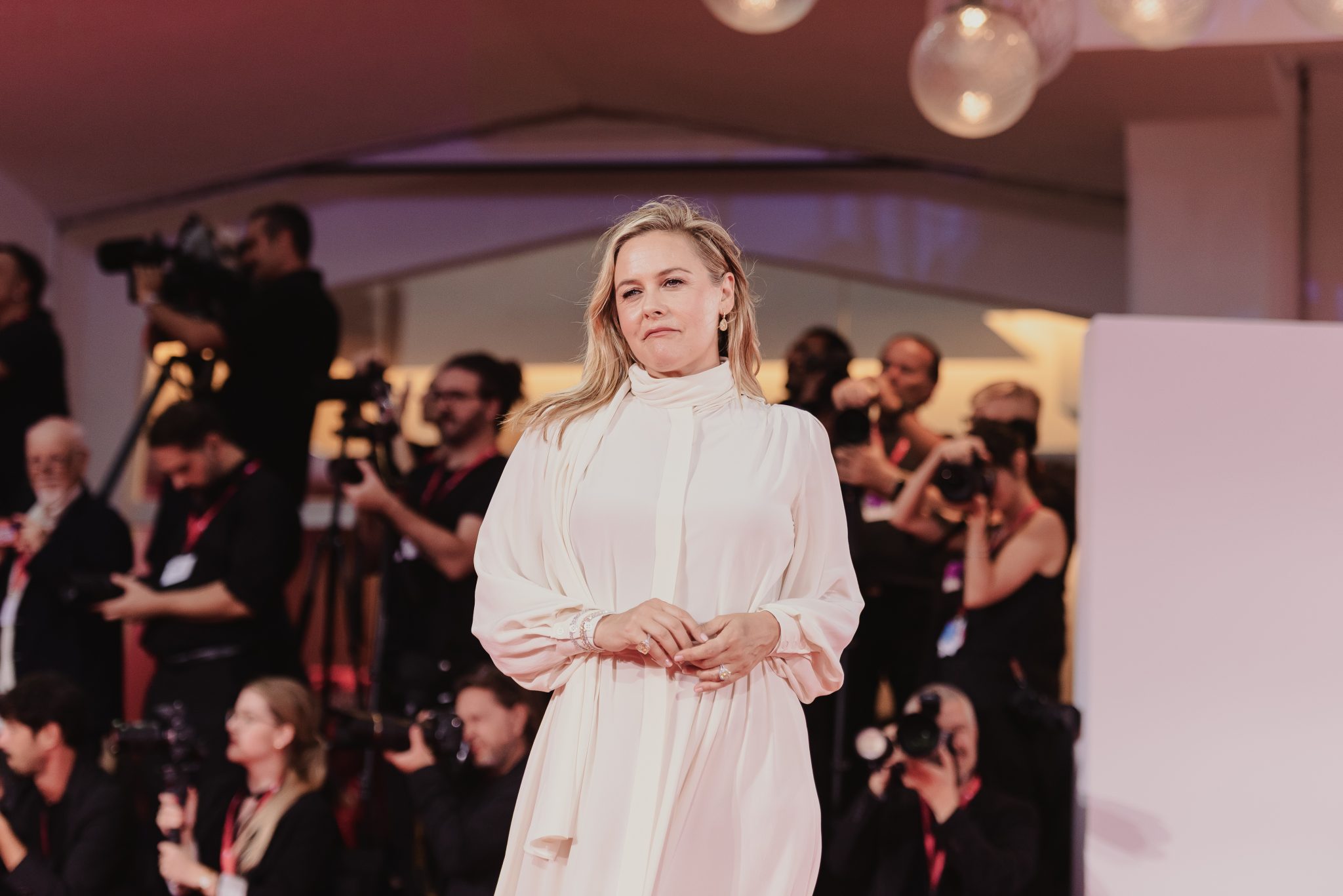  - Rain, Bees and Aliens: Yorgo Lanthimos Returns to Venice with “Bugonia”