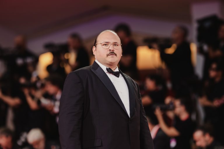  - Pluie, abeilles et aliens : Yorgo Lanthimos célèbre son retour à Venise avec “Bugonia”