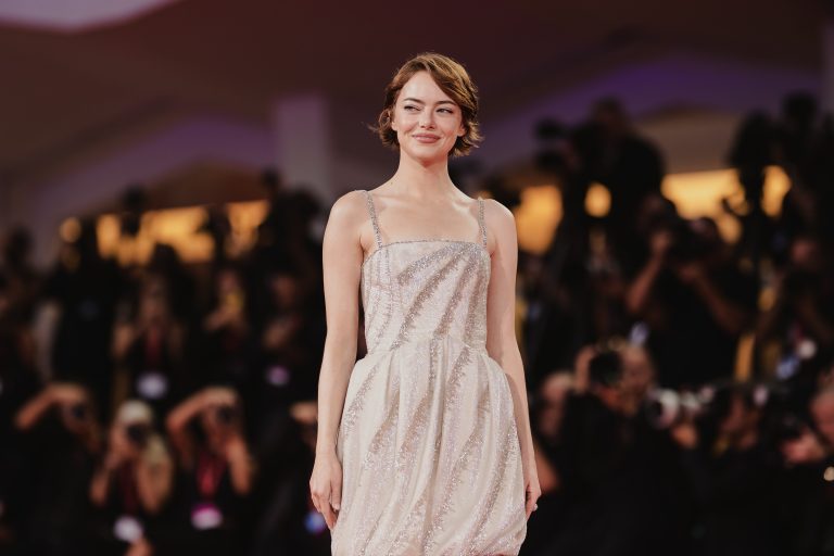  - Pluie, abeilles et aliens : Yorgo Lanthimos célèbre son retour à Venise avec “Bugonia”