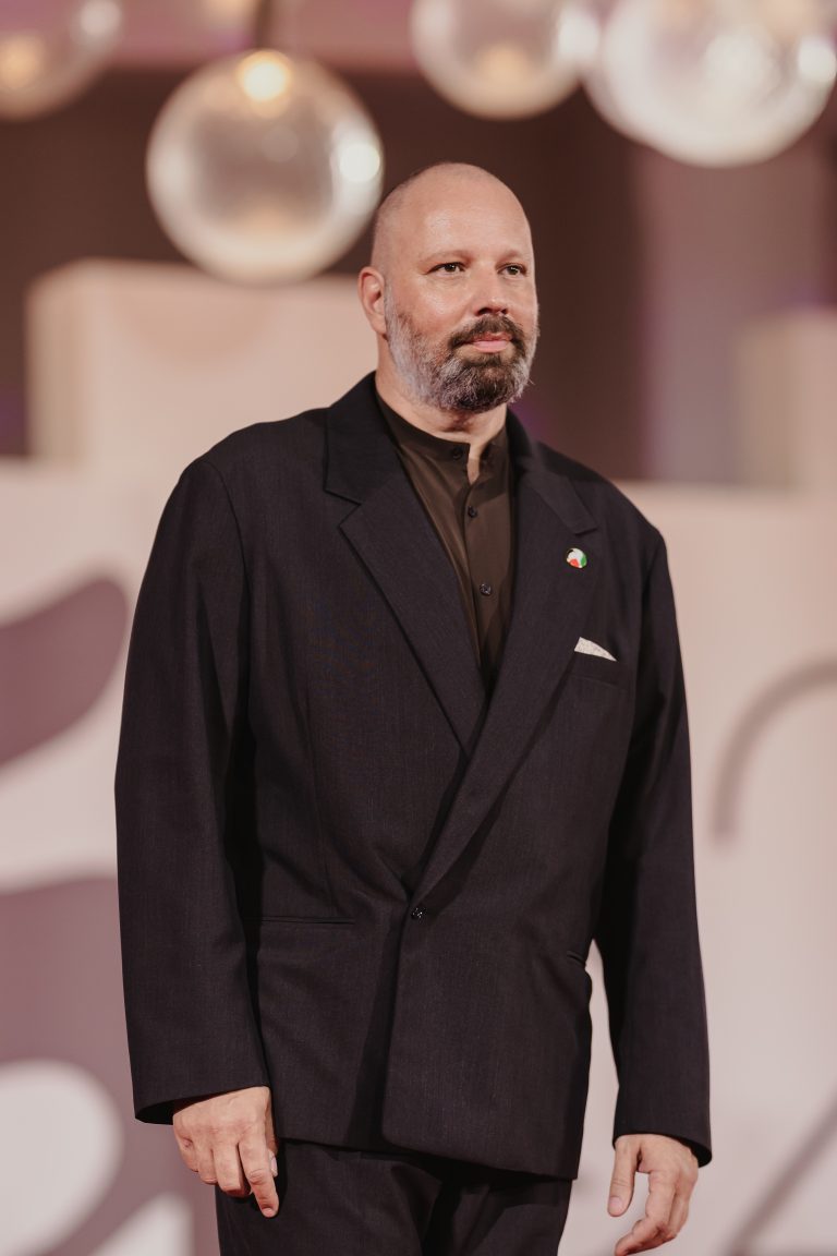  - Pluie, abeilles et aliens : Yorgo Lanthimos célèbre son retour à Venise avec “Bugonia”