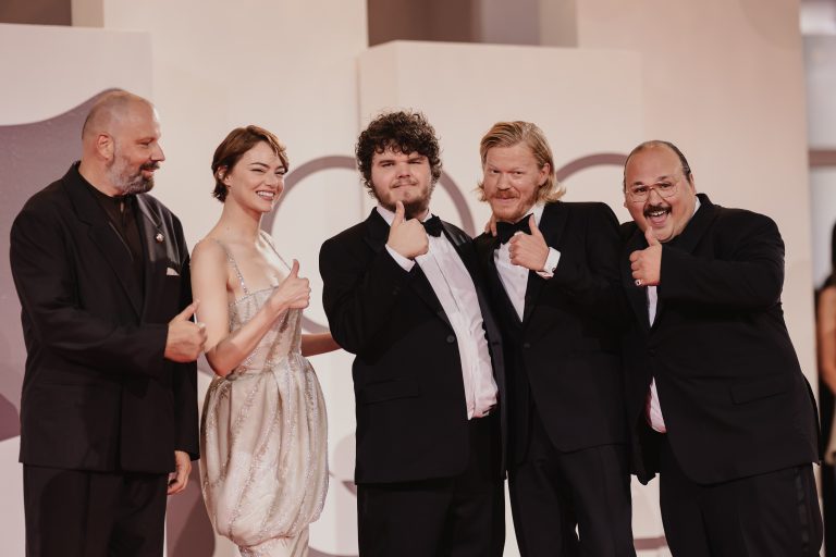  - Pluie, abeilles et aliens : Yorgo Lanthimos célèbre son retour à Venise avec “Bugonia”