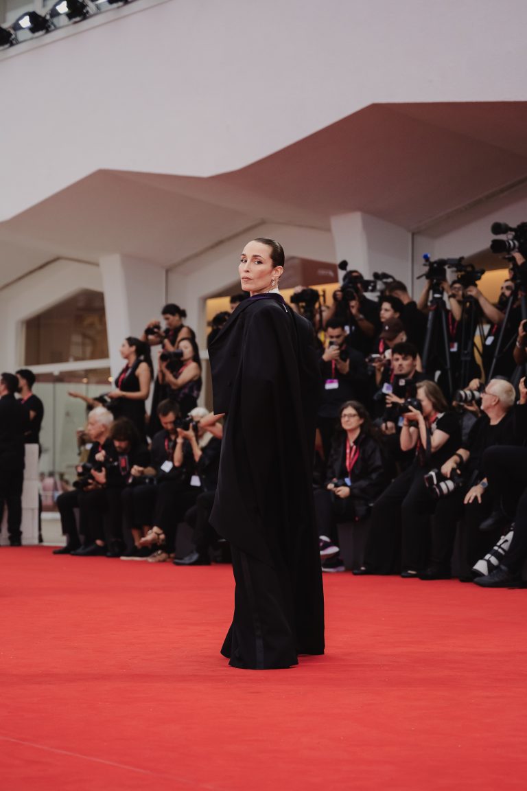  - Pluie, abeilles et aliens : Yorgo Lanthimos célèbre son retour à Venise avec “Bugonia”