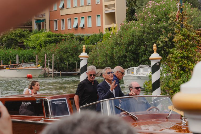  - A Venise, George Clooney inaugure le tapis rouge de l’Excelsior