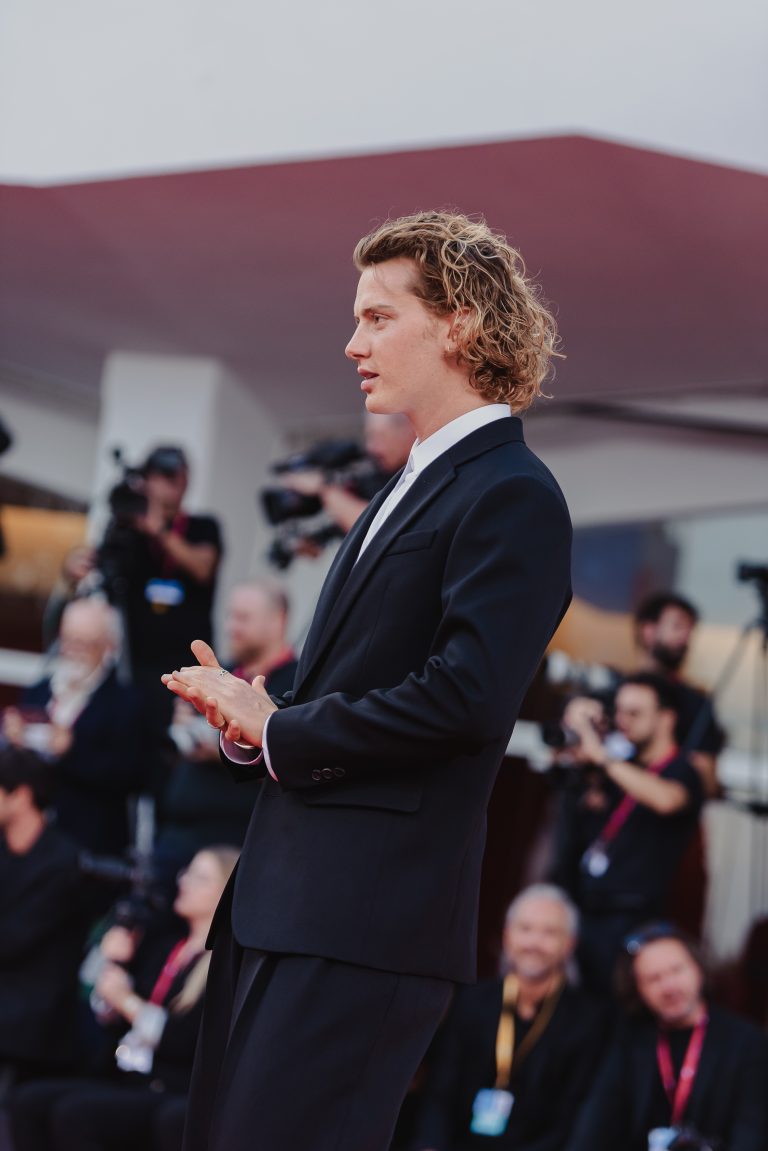  - Frankenstein di Del Toro incanta Venezia 82: un’epopea sull’essere umani