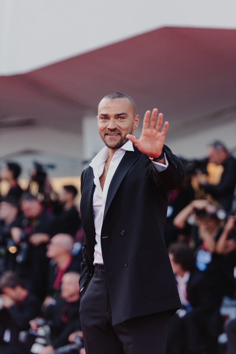  - Frankenstein di Del Toro incanta Venezia 82: un’epopea sull’essere umani