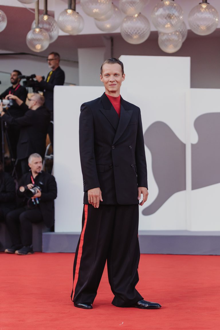  - Frankenstein di Del Toro incanta Venezia 82: un’epopea sull’essere umani