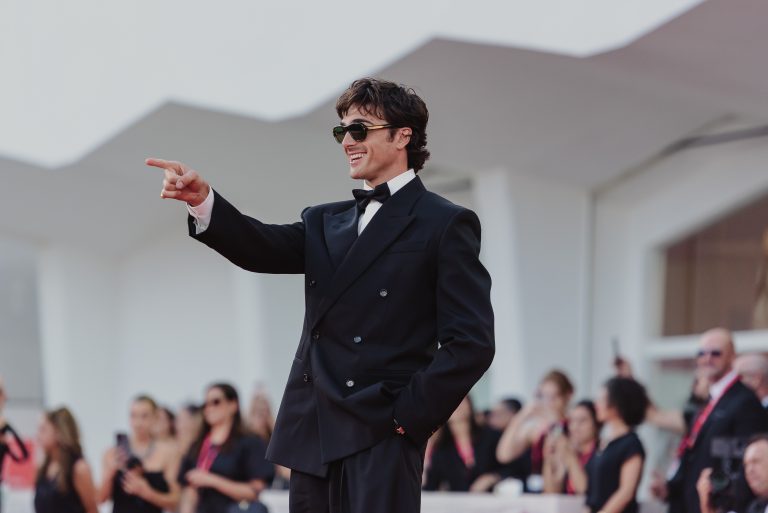  - Frankenstein di Del Toro incanta Venezia 82: un’epopea sull’essere umani