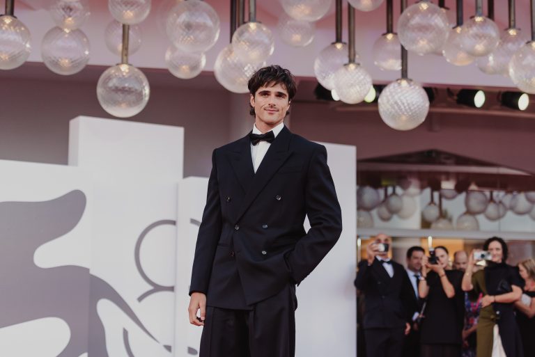  - Frankenstein di Del Toro incanta Venezia 82: un’epopea sull’essere umani