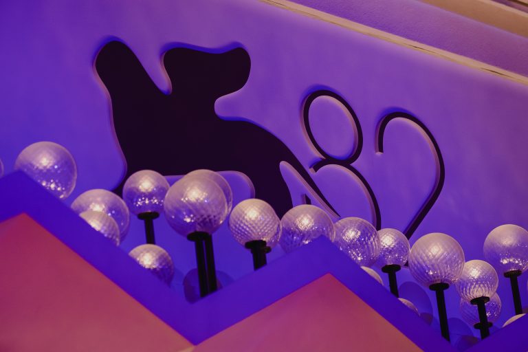 Jay Kelly, tra ironia e malinconia: Clooney conquista Venezia 82