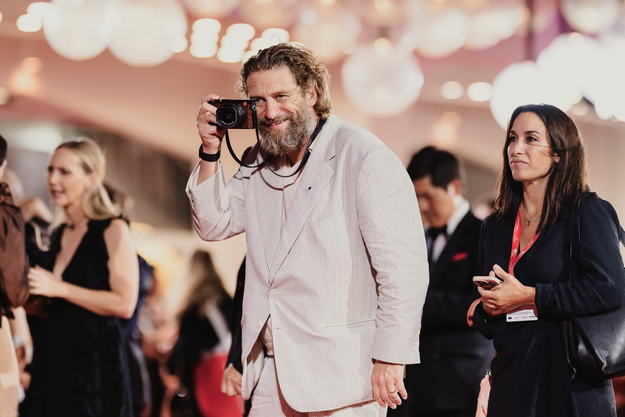  - Clooney Navigates Irony and Melancholy with Grace in “Jay Kelly”