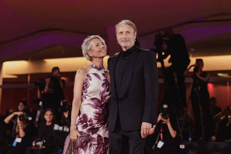  - Mads Mikkelsen dévoile une nouvelle facette de son jeu d’acteur dans « The Last Viking »