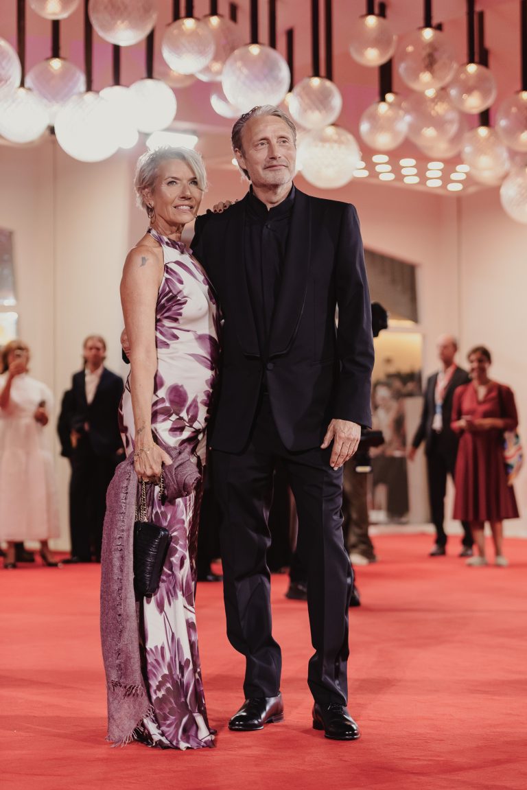  - Mads Mikkelsen dévoile une nouvelle facette de son jeu d’acteur dans « The Last Viking »