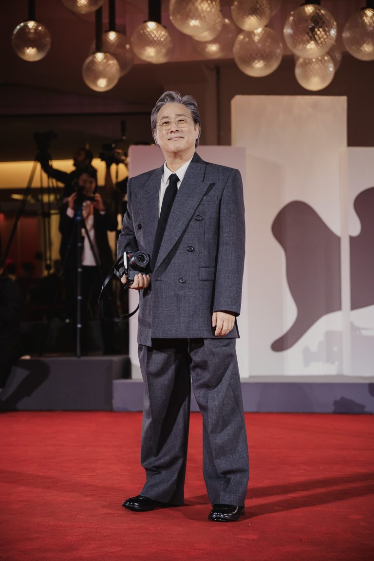  - Park Chan-Wook fait sensation avec « No Other Choice », un drame sur la dignité et la résilience