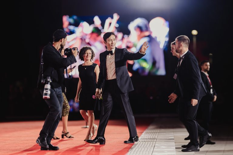  - Park Chan-Wook fait sensation avec « No Other Choice », un drame sur la dignité et la résilience