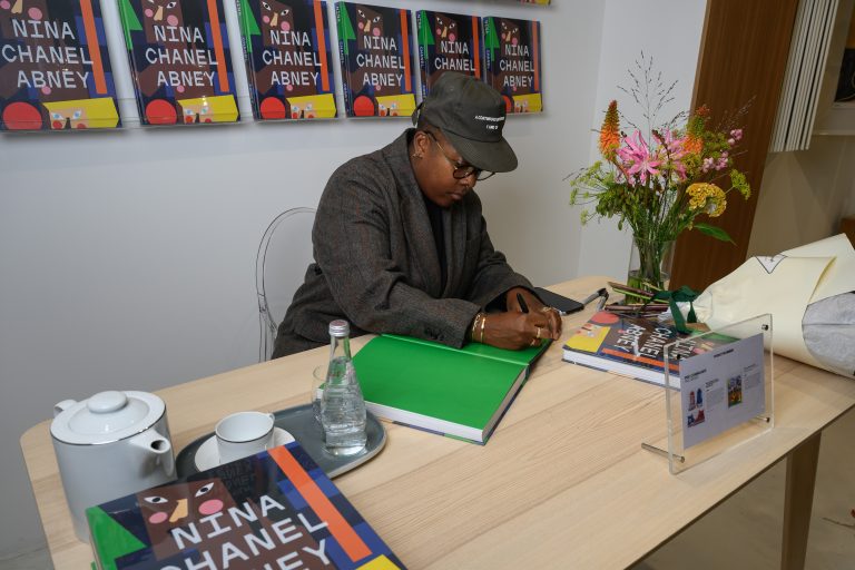  - Nina Chanel Abney questionne notre époque à la Galerie Perrotin