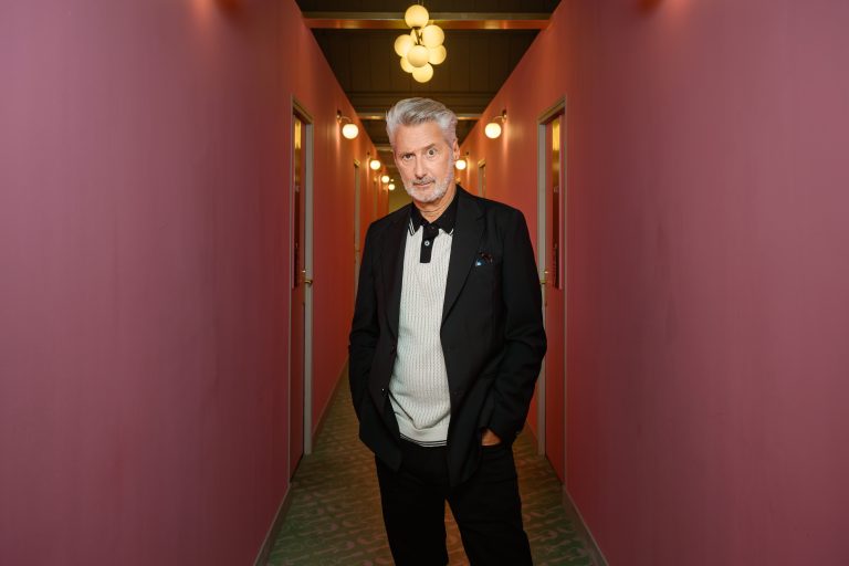  - ROCK’N’DRÔLE, le Rock s’empare du Bon Marché avec Antoine de Caunes 