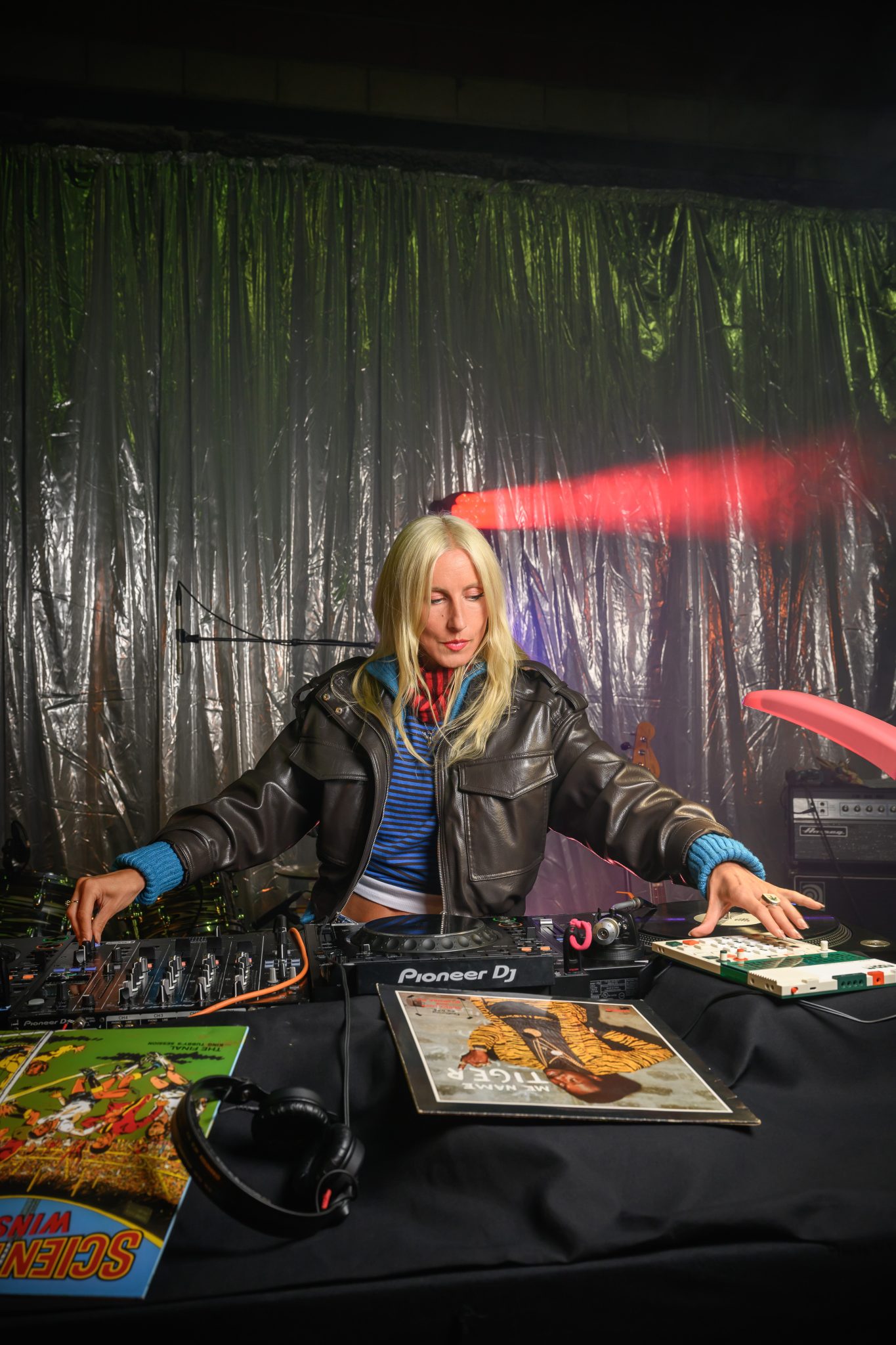  - The Futuro Show Takes Over Marché Dauphine