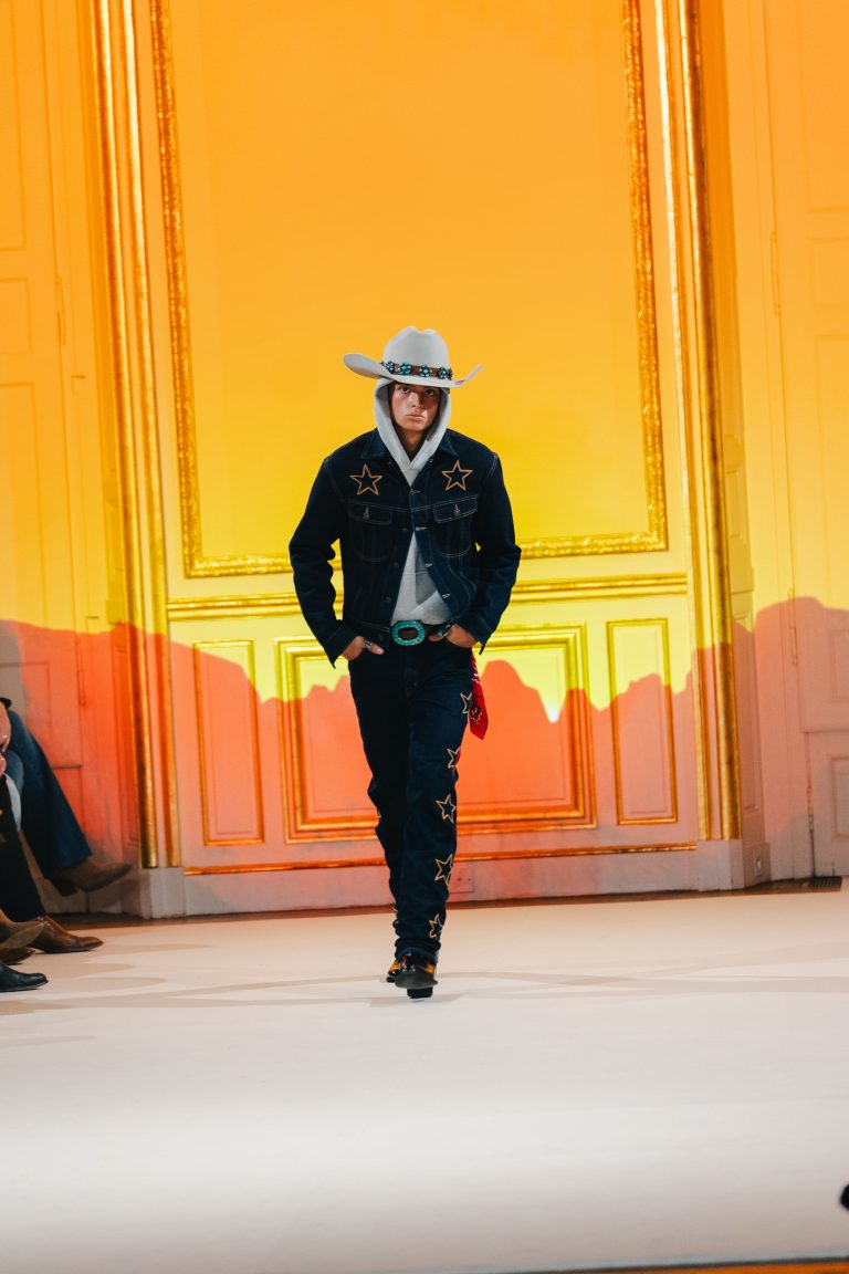 Le premier défilé de Post Malone à Paris électrise la rentrée