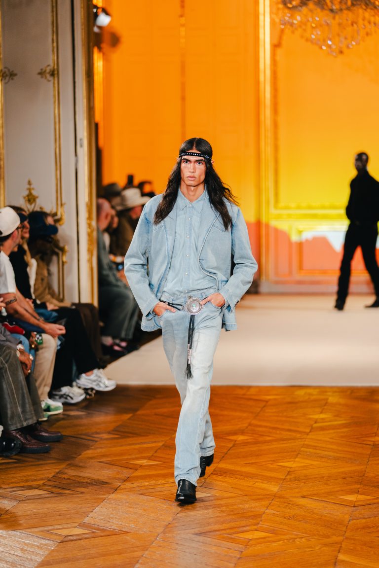 Le premier défilé de Post Malone à Paris électrise la rentrée