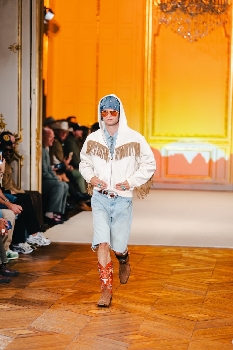 Le premier défilé de Post Malone à Paris électrise la rentrée