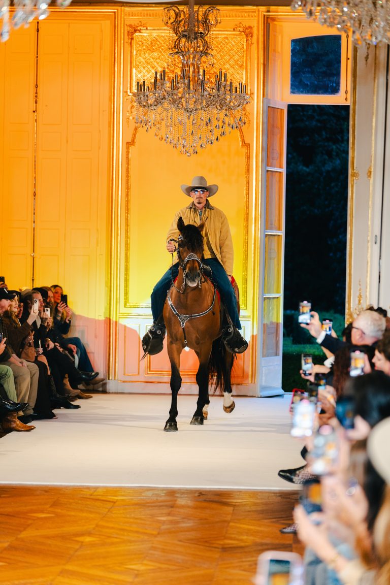 Le premier défilé de Post Malone à Paris électrise la rentrée