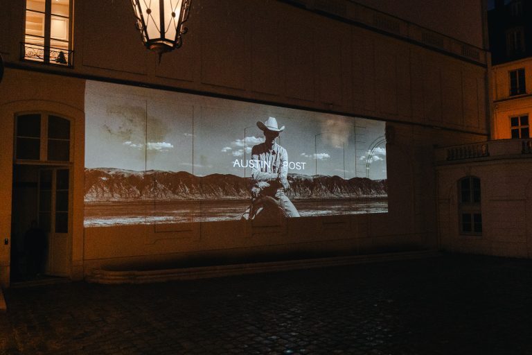 Le premier défilé de Post Malone à Paris électrise la rentrée