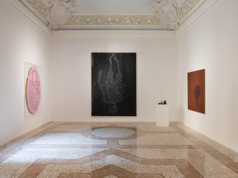 Thaddaeus Ropac fait dialoguer l’oeuvre de Georg Baselitz et Lucio Fontana dans sa nouvelle résidence italienne