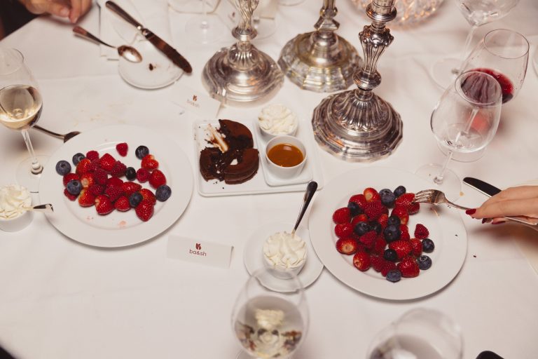 ba&sh fête sa nouvelle collection le temps d’un dîner avec Sophia Elizabeth