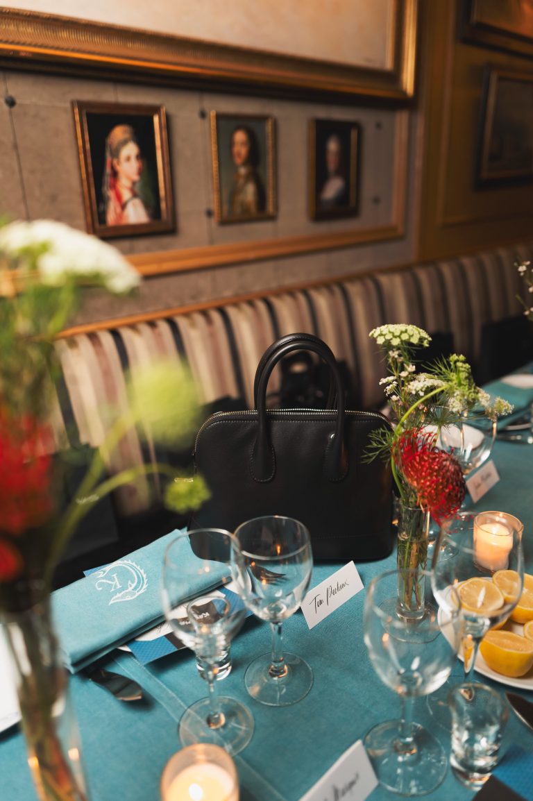 Valextra célèbre la Fashion Week parisienne lors d’un dîner d’exception avec CR Fashion Book