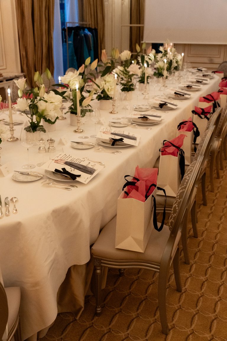 Maison Rama Rilys dévoile sa nouvelle collection lors d’un dîner poétique et couture au Plaza Athénée