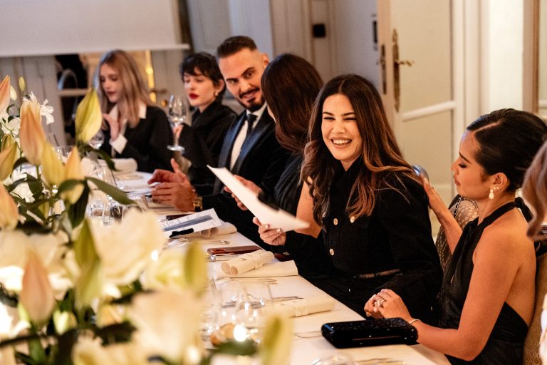  - Maison Rama Rilys dévoile sa nouvelle collection lors d’un dîner poétique et couture au Plaza Athénée