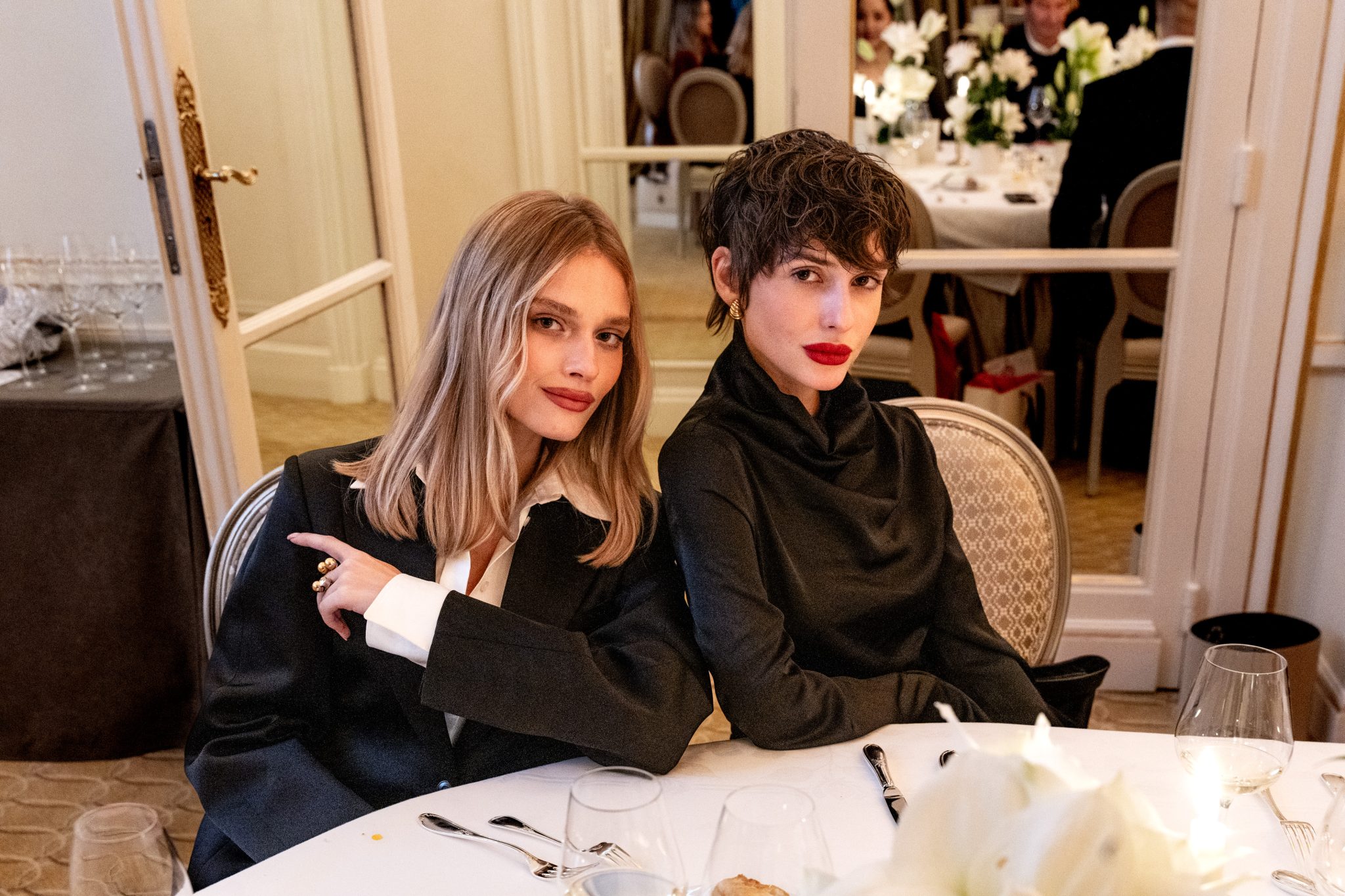  - Maison Rama Rilys dévoile sa nouvelle collection lors d’un dîner poétique et couture au Plaza Athénée