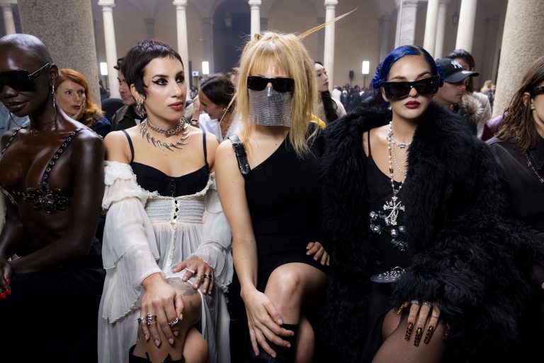  - Blumarine: il volo di una farfalla nera