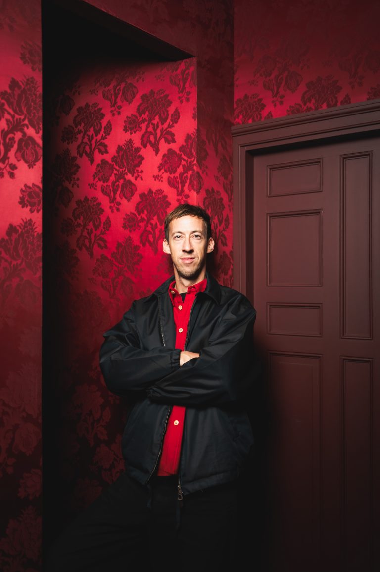  - Les dessins délicats de Jean Jullien illuminent le parfum Odéon de MEMO