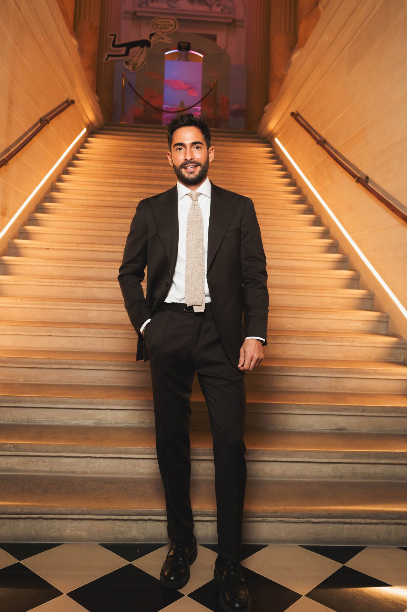  - Les dessins délicats de Jean Jullien illuminent le parfum Odéon de MEMO