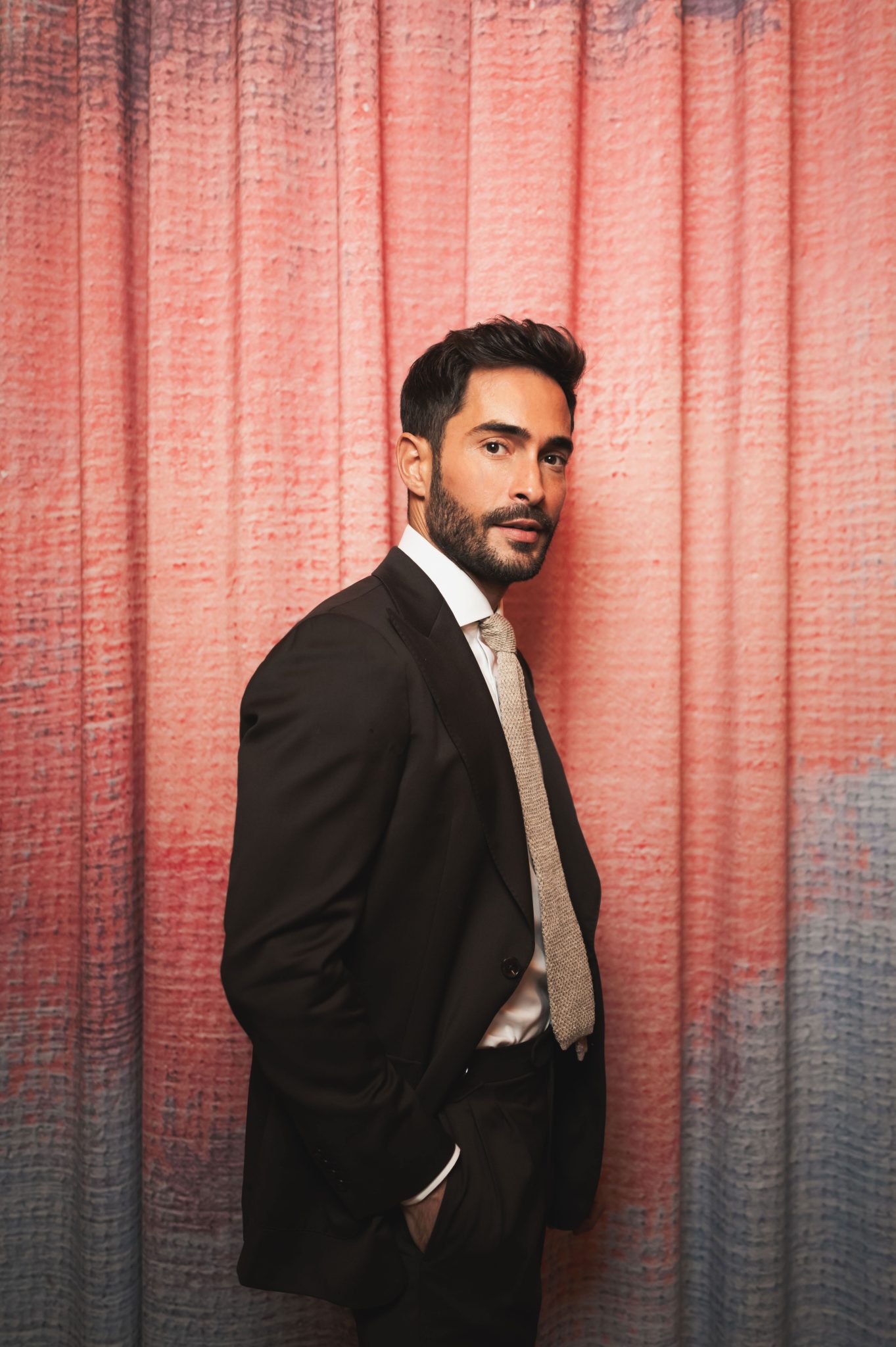  - Les dessins délicats de Jean Jullien illuminent le parfum Odéon de MEMO