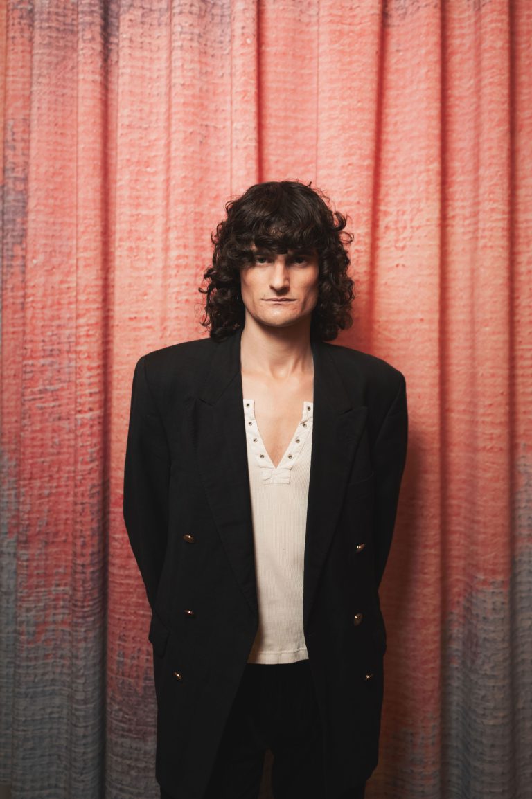  - Les dessins délicats de Jean Jullien illuminent le parfum Odéon de MEMO