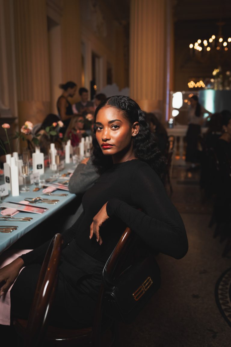  - Les dessins délicats de Jean Jullien illuminent le parfum Odéon de MEMO