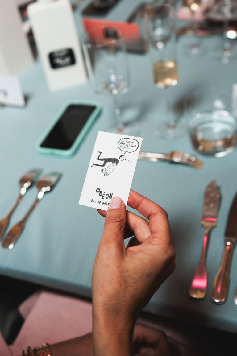 Les dessins délicats de Jean Jullien illuminent le parfum Odéon de MEMO