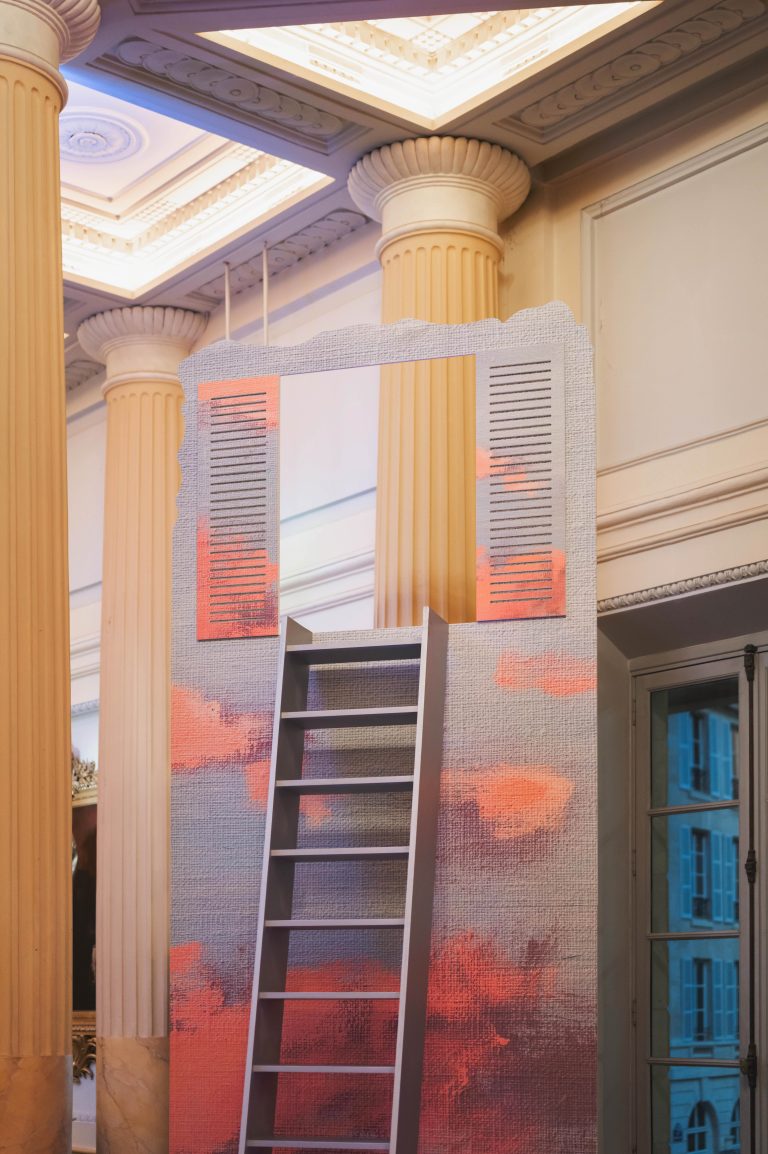 Les dessins délicats de Jean Jullien illuminent le parfum Odéon de MEMO