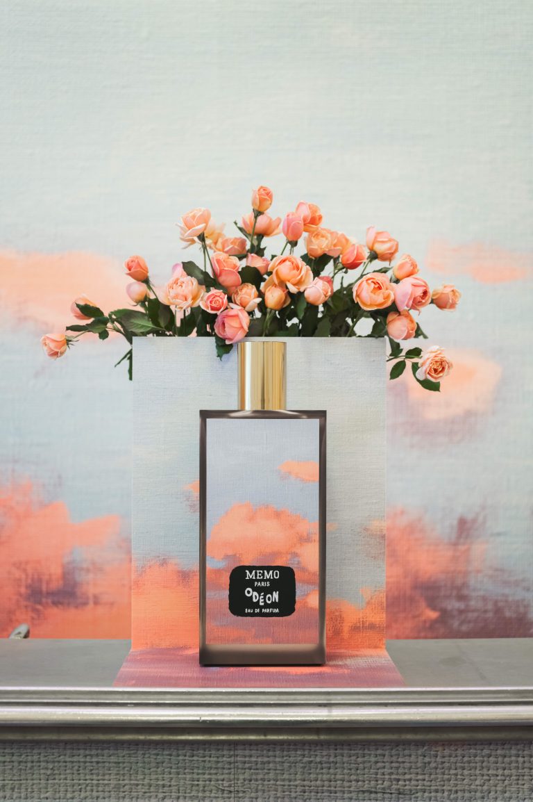 Les dessins délicats de Jean Jullien illuminent le parfum Odéon de MEMO