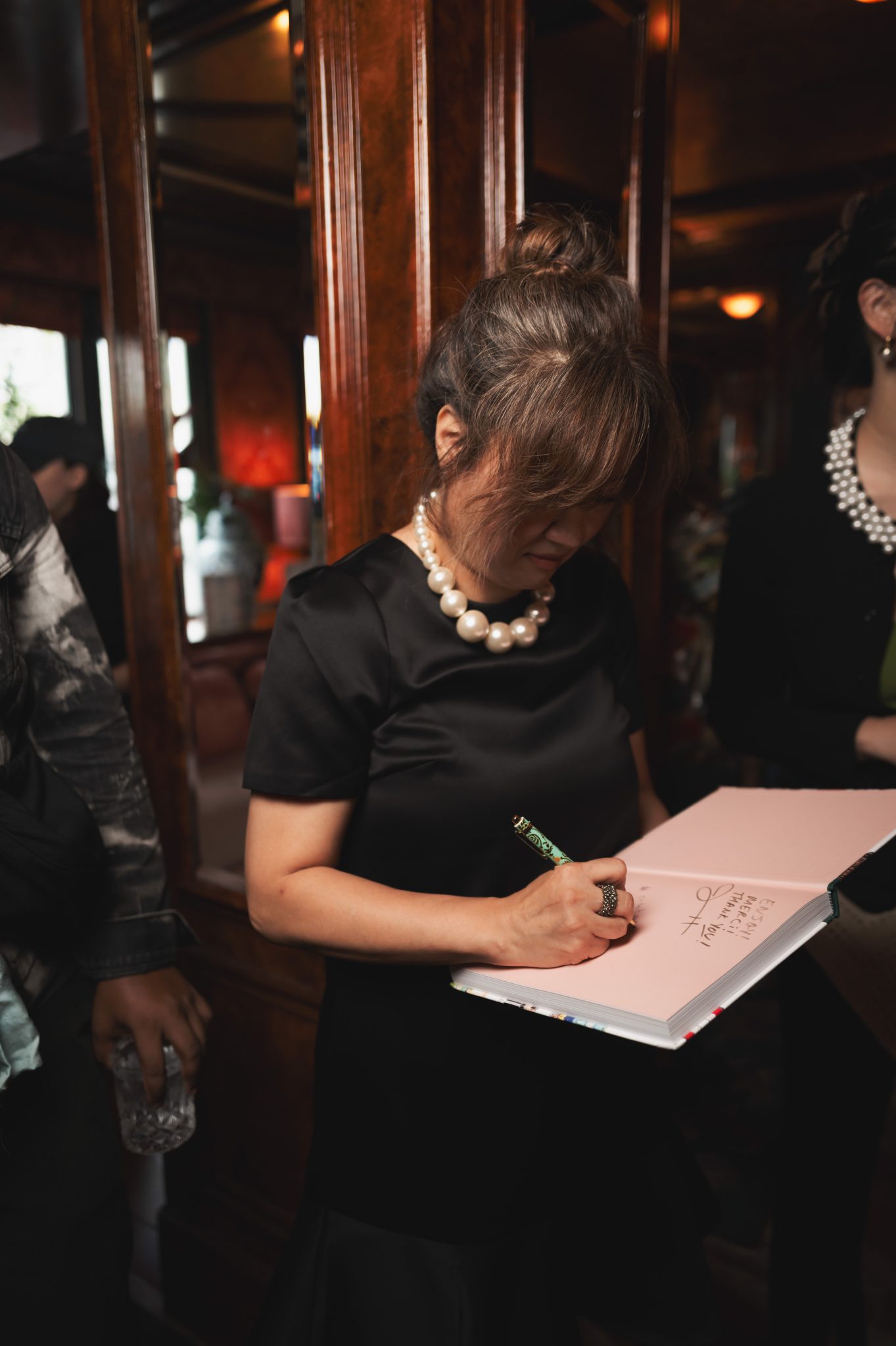  - Joël Holland présente Paris Shopfronts avec Sarah Andelman et Vivian Song