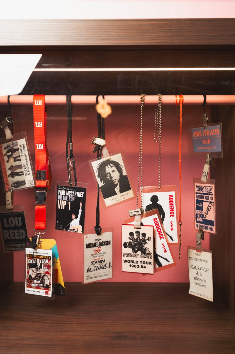 ROCK’N’DRÔLE, le Rock s’empare du Bon Marché avec Antoine de Caunes 