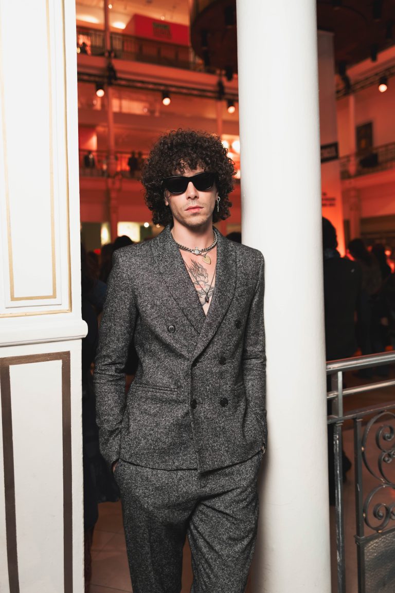  - ROCK’N’DRÔLE, le Rock s’empare du Bon Marché avec Antoine de Caunes 