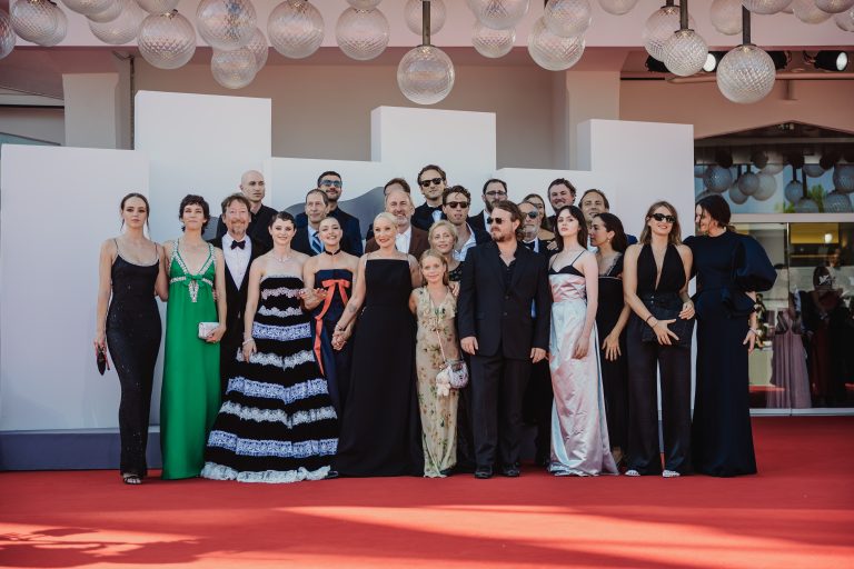 Ann Lee spiazza Venezia: Amanda Seyfried guida il musical più “inatteso” dell’anno