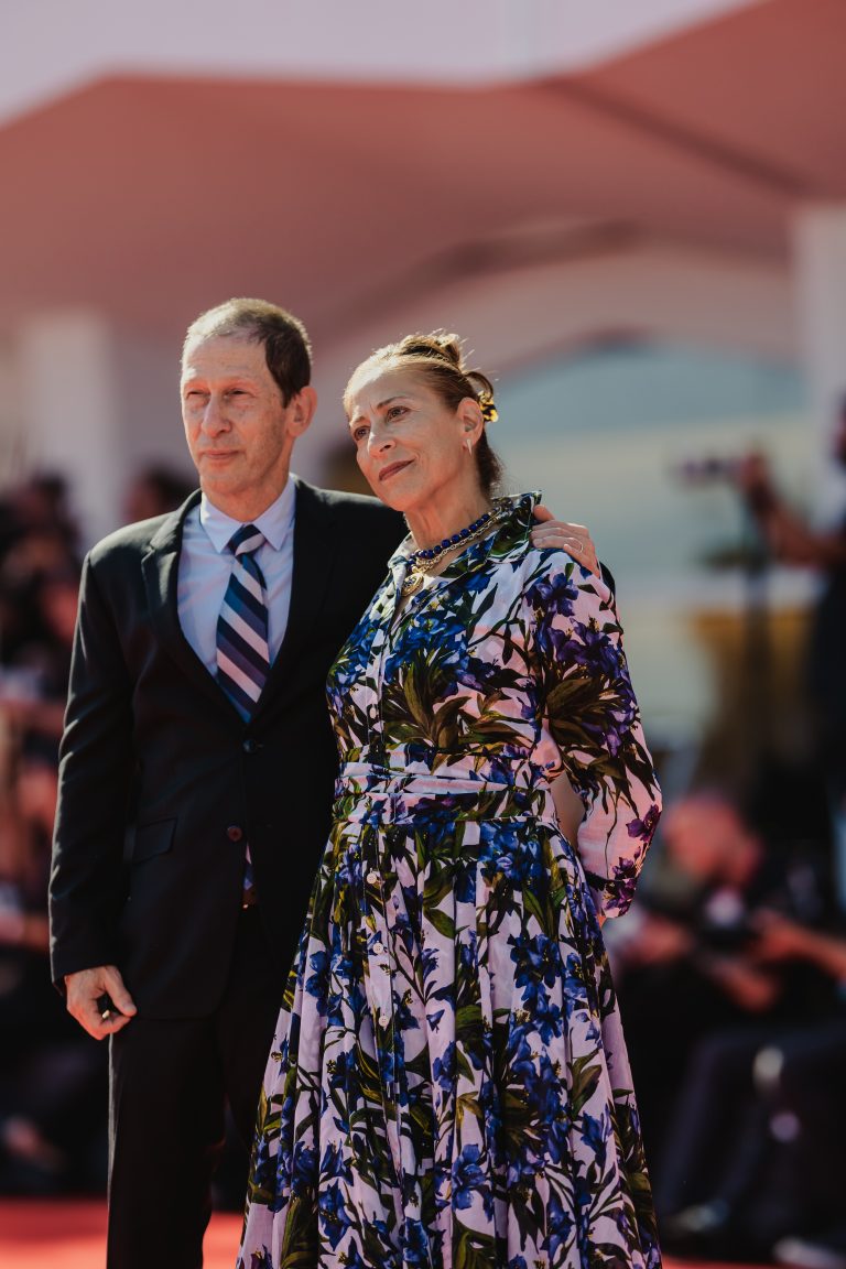  - Ann Lee spiazza Venezia: Amanda Seyfried guida il musical più “inatteso” dell’anno