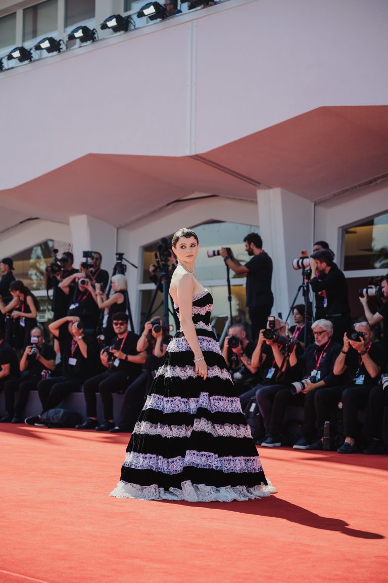  - Ann Lee spiazza Venezia: Amanda Seyfried guida il musical più “inatteso” dell’anno