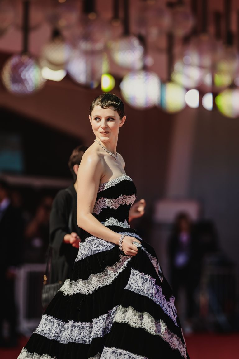  - Ann Lee spiazza Venezia: Amanda Seyfried guida il musical più “inatteso” dell’anno