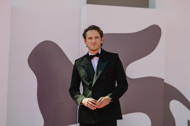  - Ann Lee spiazza Venezia: Amanda Seyfried guida il musical più “inatteso” dell’anno